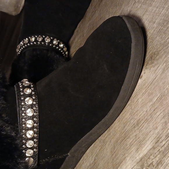 Canyon River Blues 'Anita' black furry rhinestone accented winter boots size 7 - Picture 9 of 13